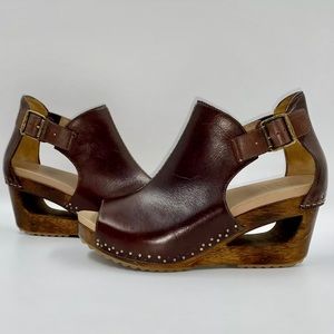 Dansko Wooden Wedge Cutout Peep-Toe 3.5 Inch Heels in Brown Leather Sz 9.5 /40